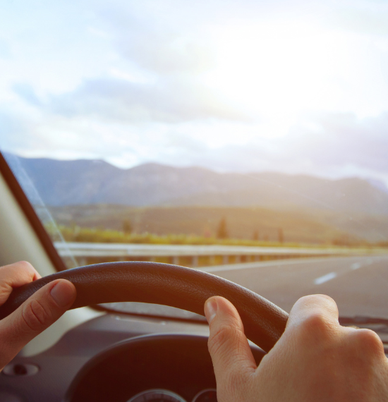 Conducir coche por carretera